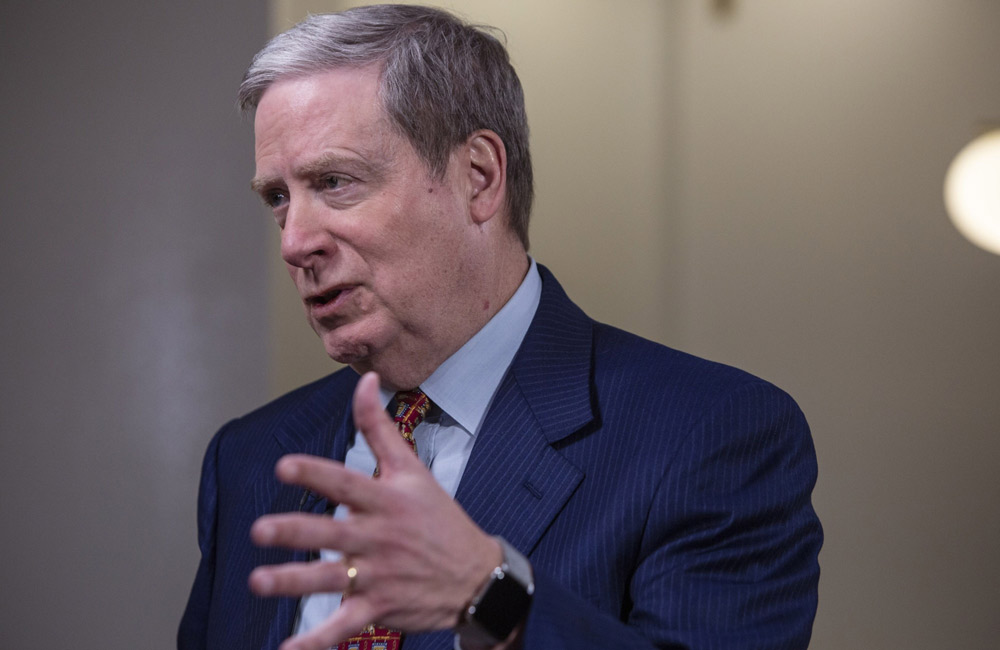 In an 'inflationary bull market,' billionaire Stan Druckenmiller prefers Bitcoin to gold.